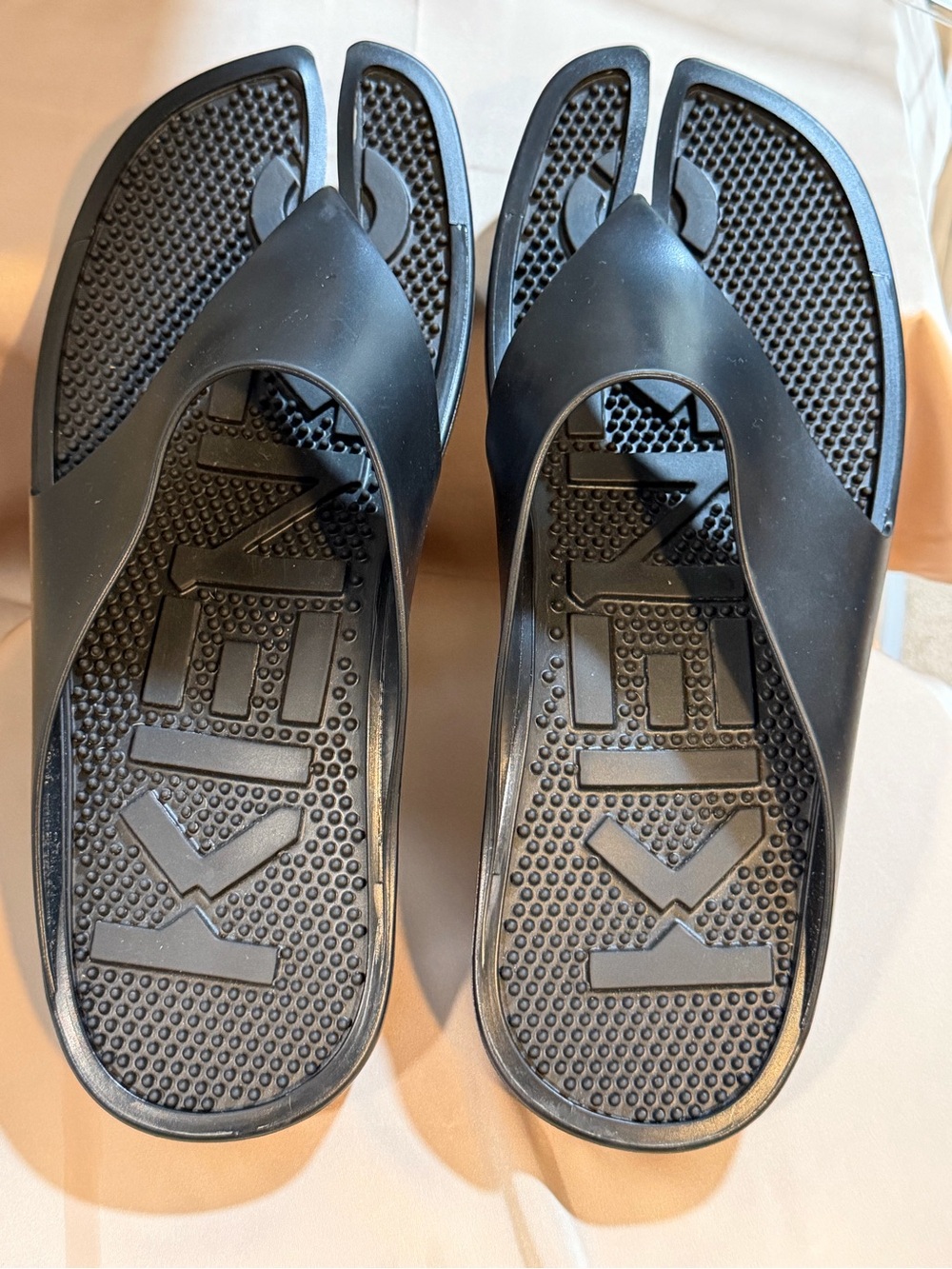KENZO K-Beach Black Tabi Split Toe Flip Flop Sandals - Picture 4 of 7